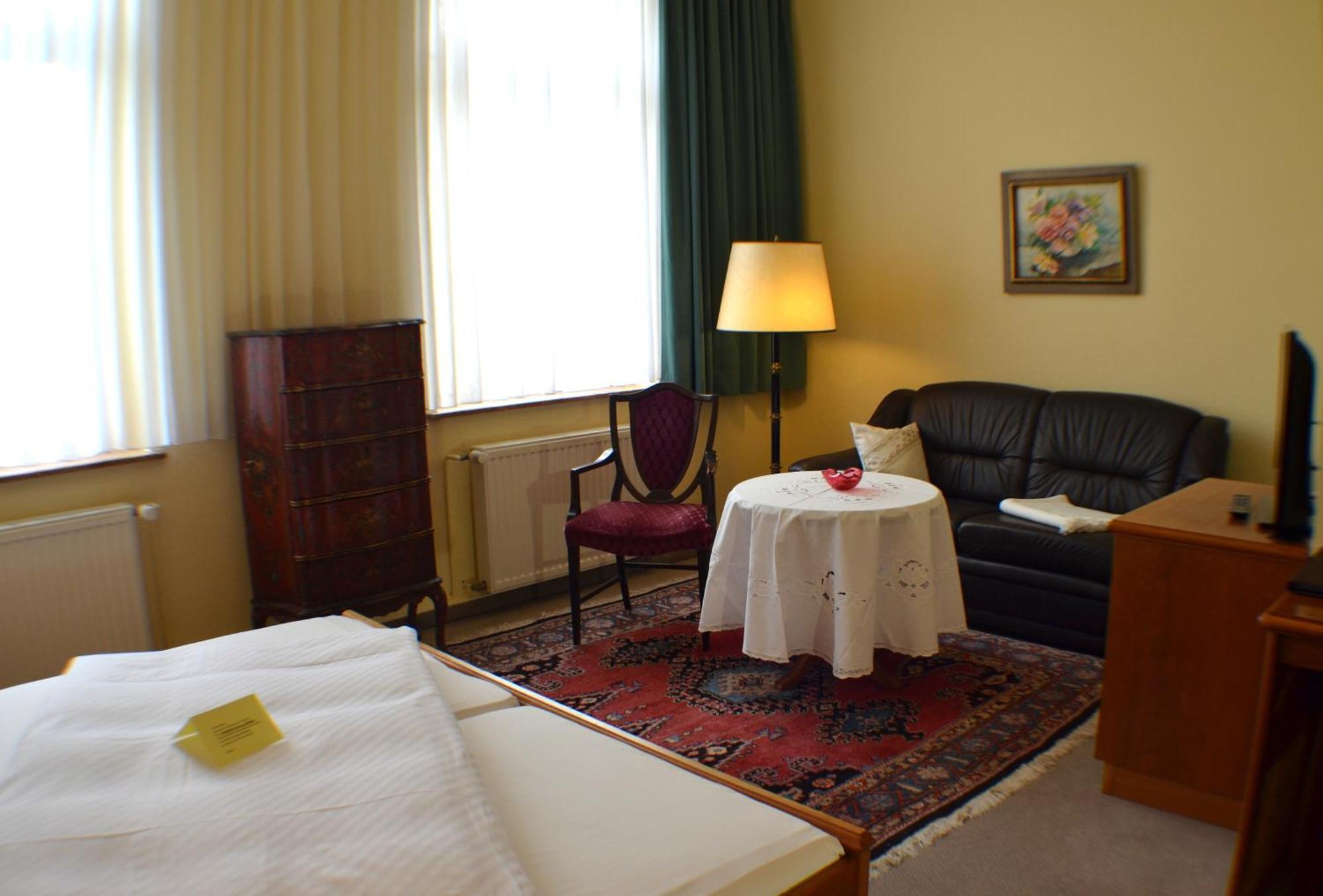 Hotel Fuerstenhof Rathenow Room photo